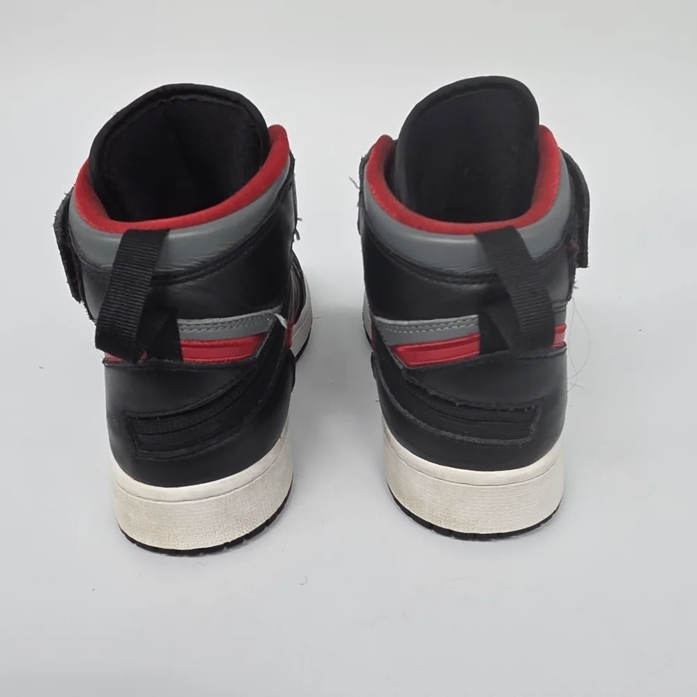 Nike Air Jordan 1 Mid FlyEase GS Black Red Grey Youth 5Y / Women's 6.5 Shoes